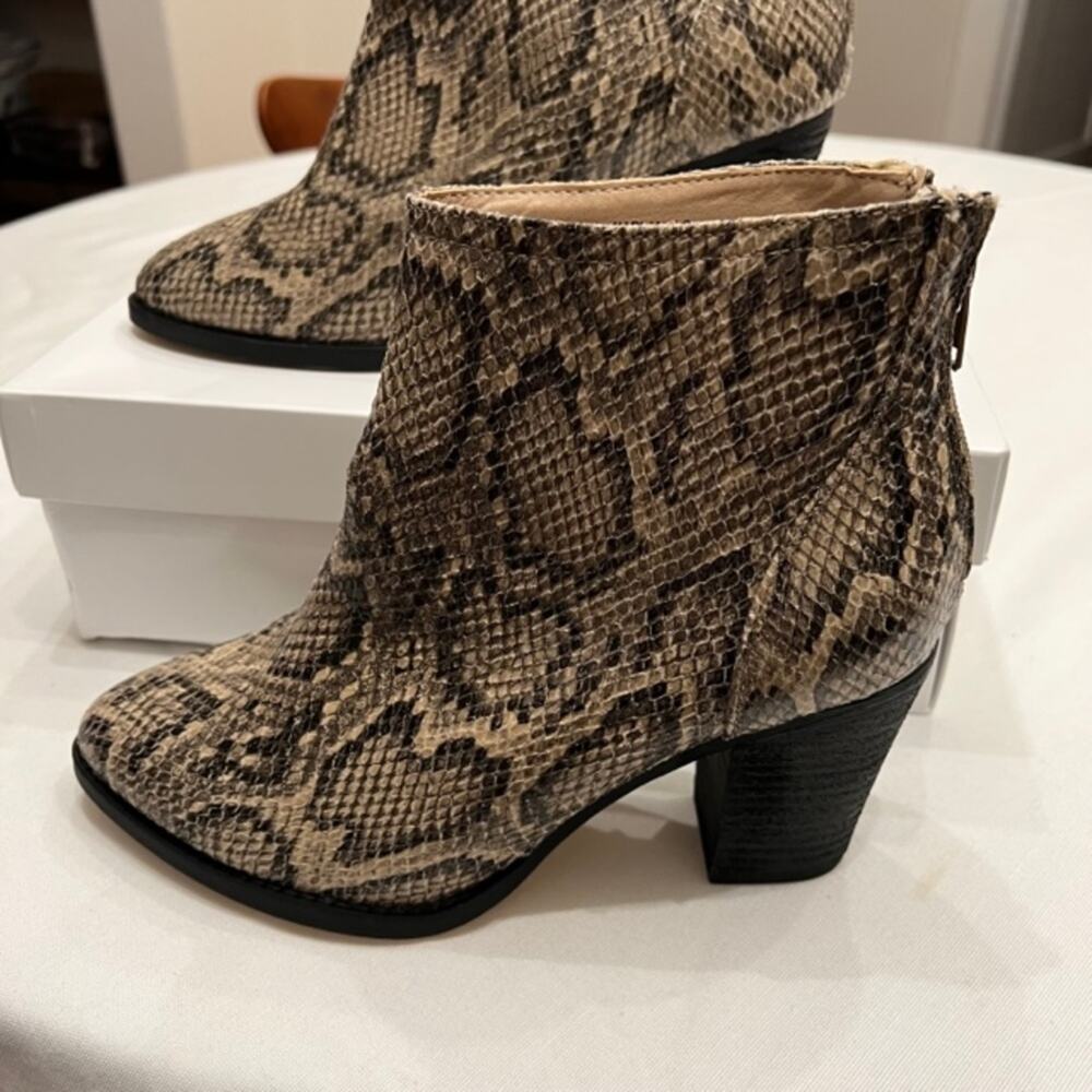 New Zigisoho Snake Print Block Heel Ankle Booties Women's size 7